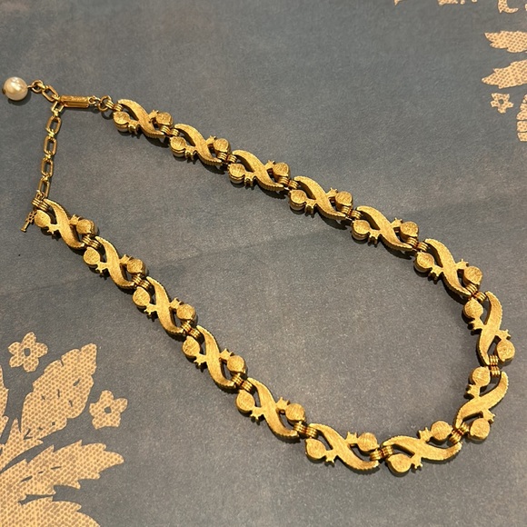 Vintage Trifari Pearl Gold Necklace. 1950’s - Picture 11 of 16